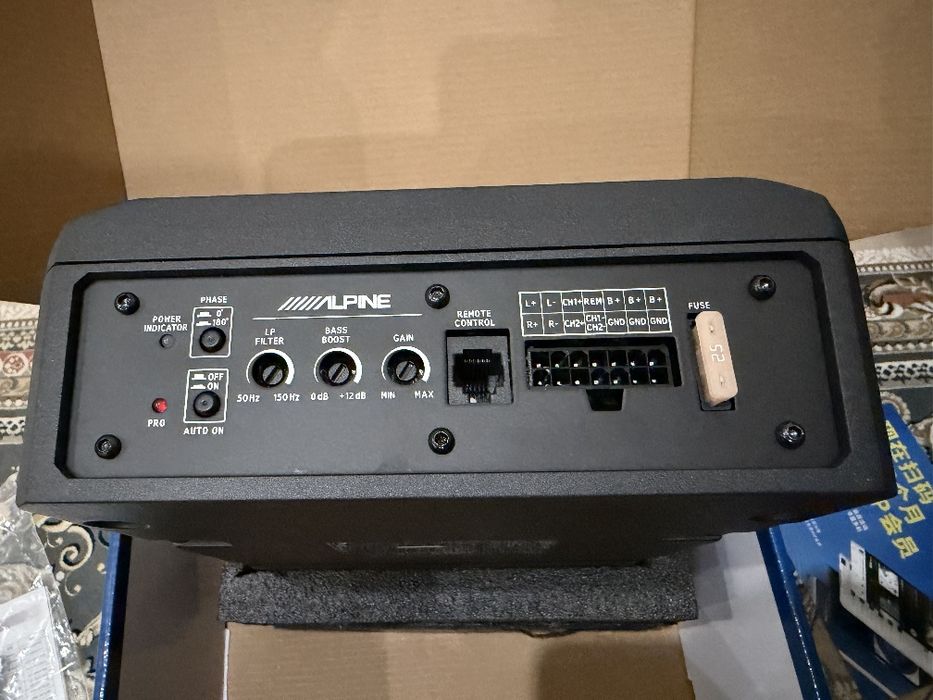 Cабвуфер под сиденье Alpine PWE-M770 активный
