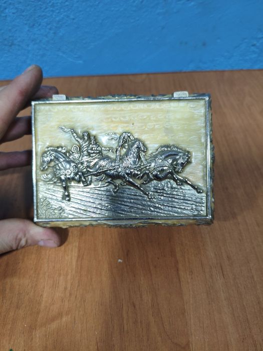 Винтажная шкатулка