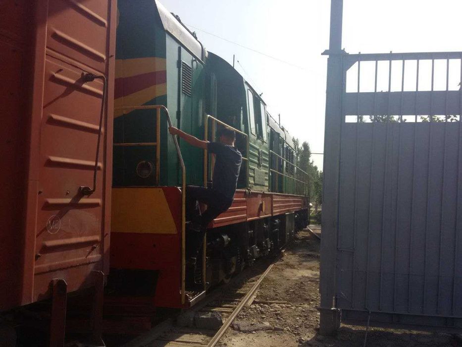 Темир йул веткали база + гишт заводи сотилади 1,23 га