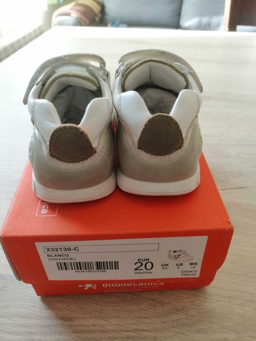 Бебешки обувки BIOMECANICS, бели, № 20.