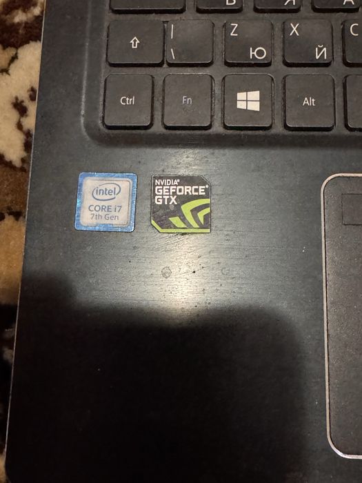 Лаптоп-Acer Aspire A715-71G