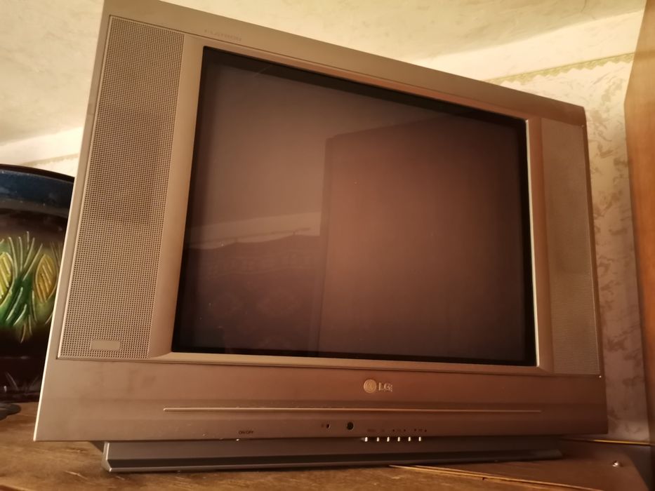 Продаётся Телевизор LG б/у