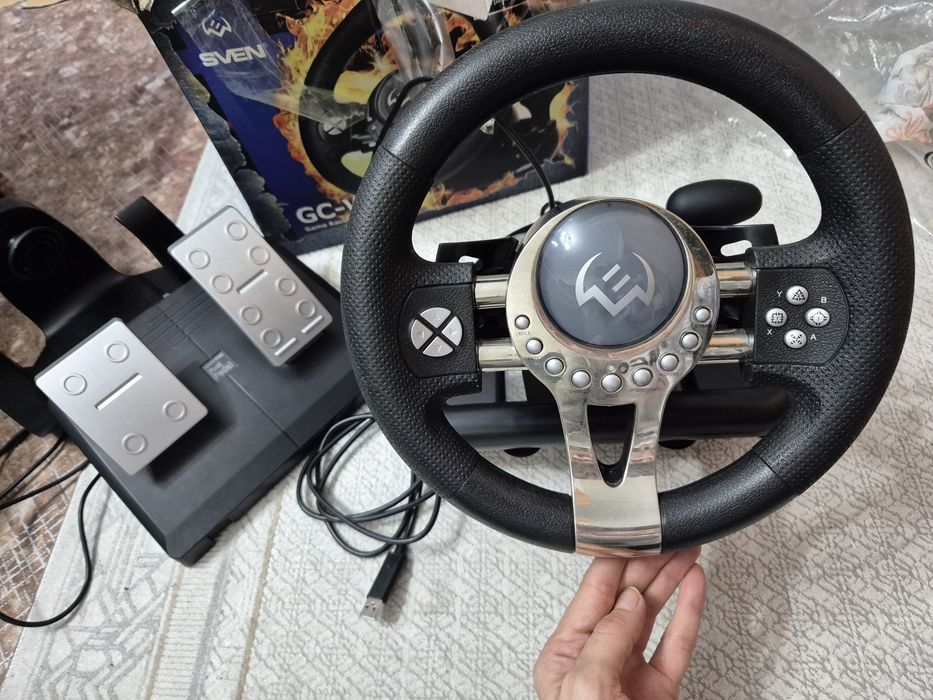 Игровой руль с педалями