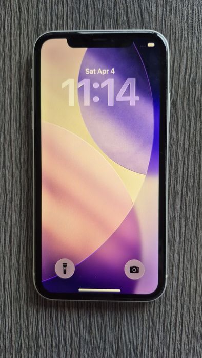 iPhone 11 64 GB Бял + JBL Vibe Buds