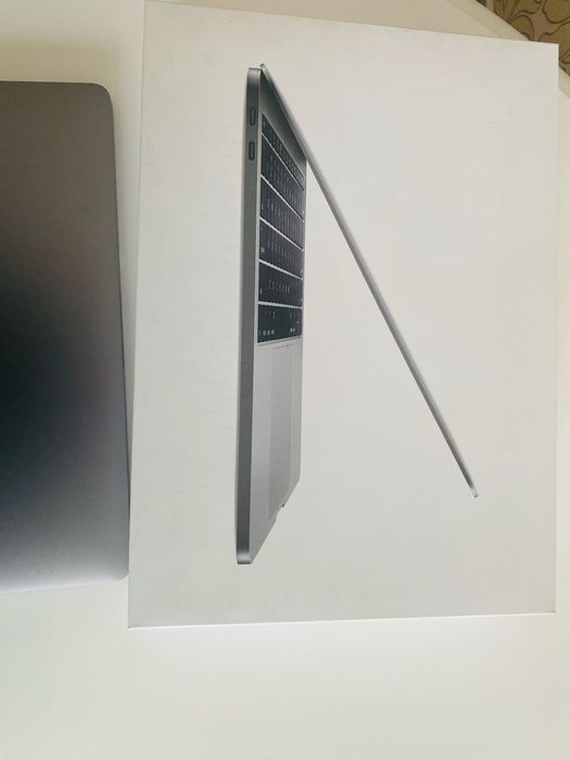 MacBook pro 13,3