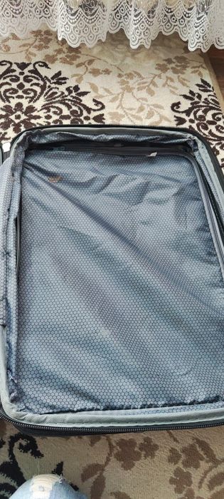 Продам чемодан средний