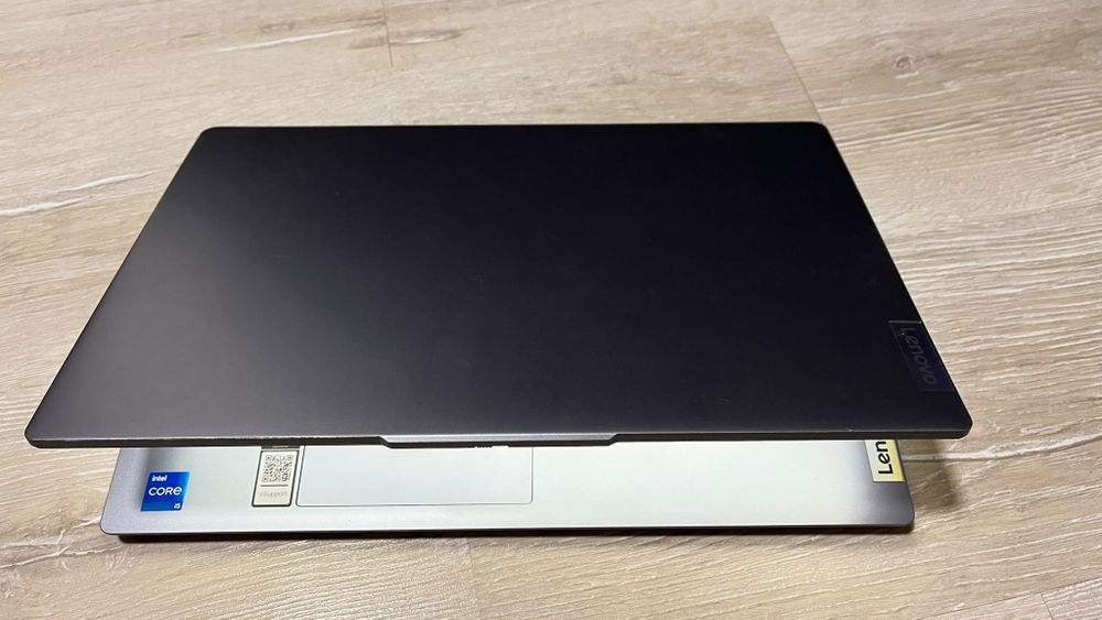 Laptop Lenovo IdeaPad Slim 3 15IAH8 | i5-12450H, 8GB, 512GB SSD, Win 11 Licențiat + Ghiozdan ca