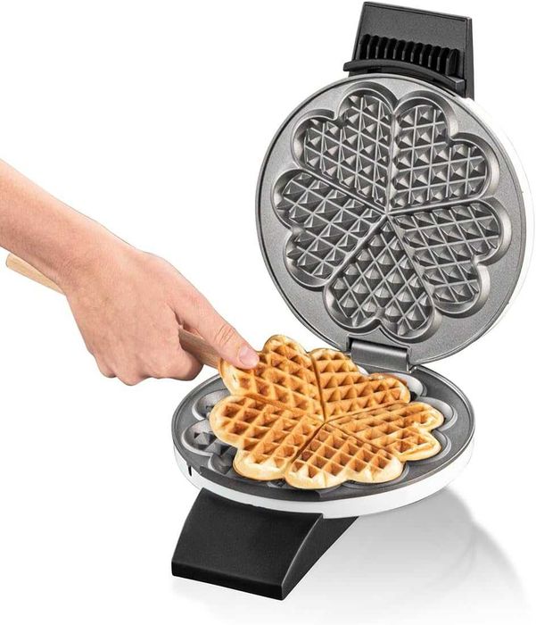 Гофретник Cloer за сърцевидни гофрети, 930W,Размер на гофретата 15,5см