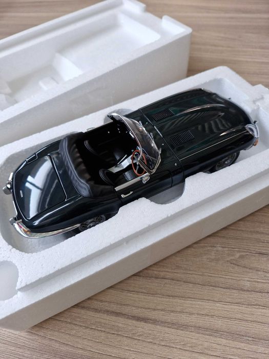 Autoart Jaguar E-Type Roadster Series I 3.8 British Racing Green 1/18