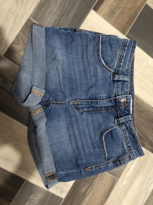 Къси панталонки чисто нови …!