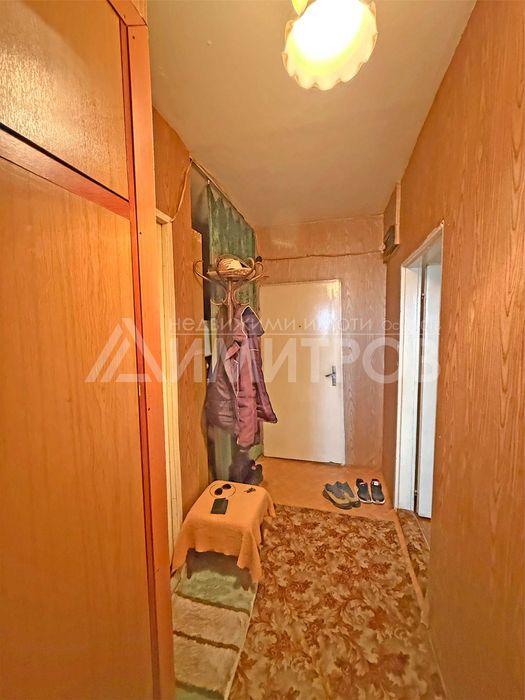 Продава апартамент тип гарсониера 42 кв.м. в гр. Нови пазар, кв. Възраждане