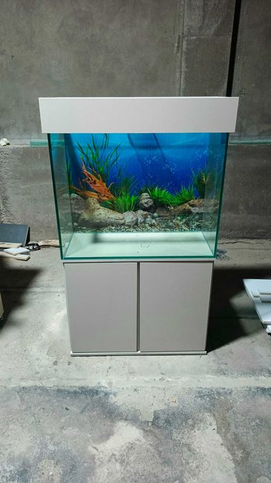 Akvarium skidka 150L sotiladi