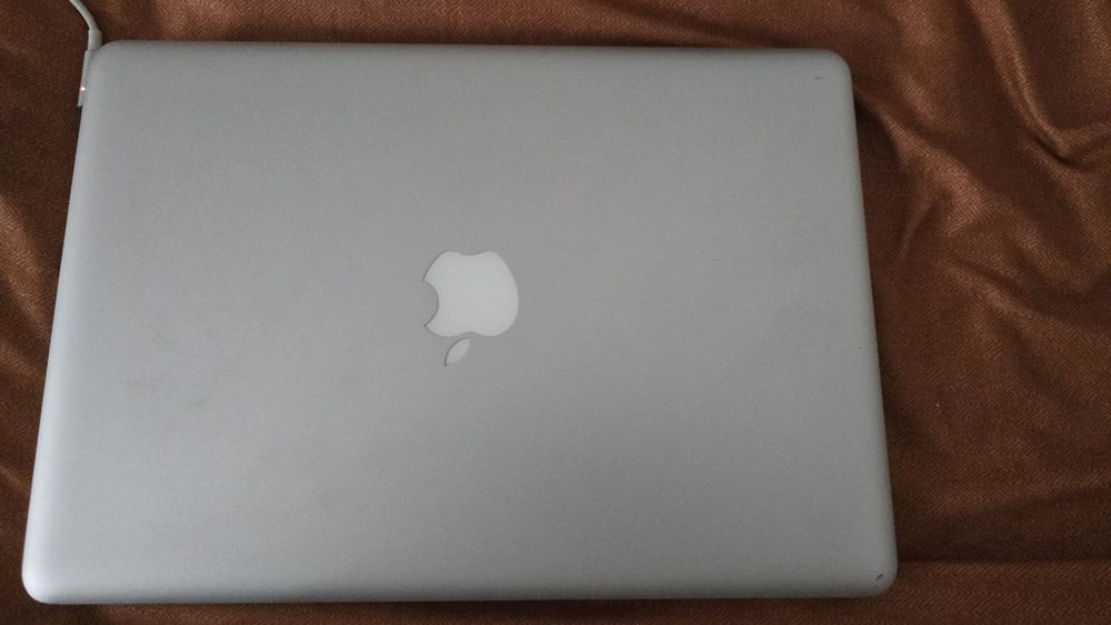 Macbook Pro 13  -  2012г. / 8GB RAM / i5 / 500 SSD за части!!!