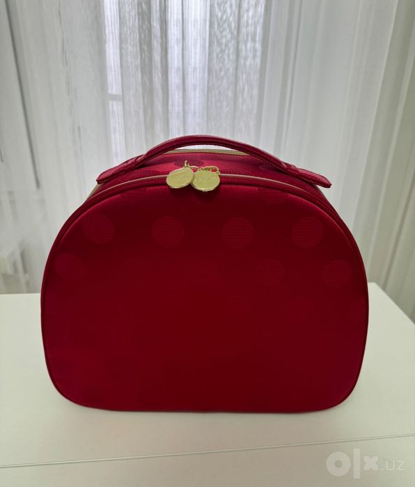 Продаю шикарную косметичку Estee lauder