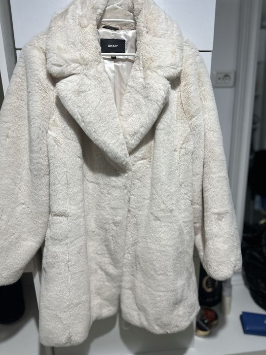 Blana DKNY noua, alba perfecta pentru marimea S/M