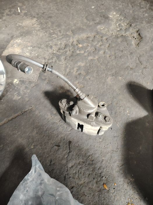 Продам суппорта и диски