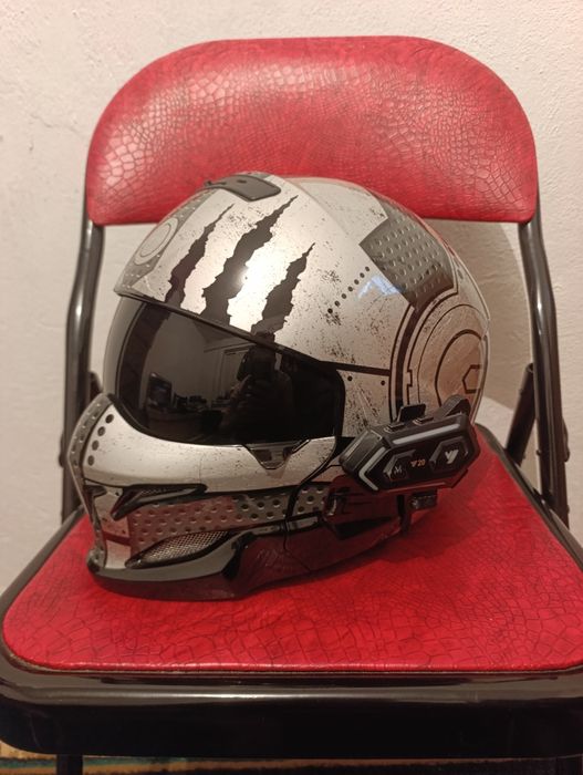 Мотошлем. В хорошем состоянии.