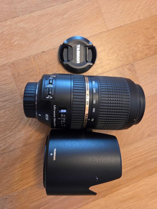 Obiectiv DSLR Tamron SP 70-300mm f/4-5.6 impecabil