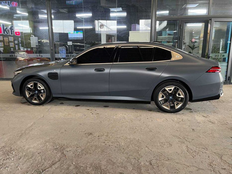 Bmw i5 M sport sotiladi