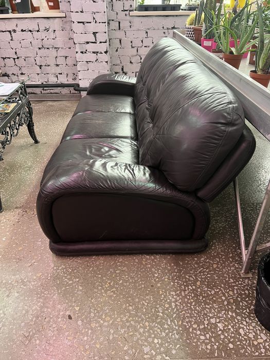 Продам кожанный диван