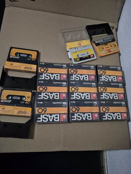 Vând Lot 13 casete audio originale Basf LH,SM,muzica mixta de 60 minute