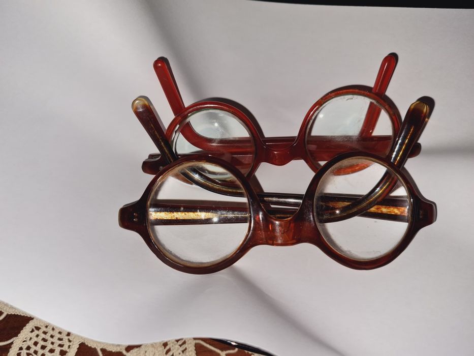 Ochelari vechi de citit anii 60 , recuzita,colectie