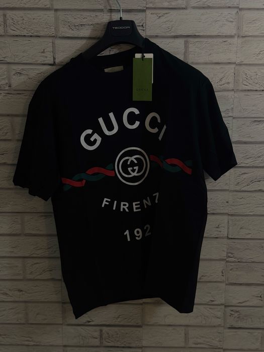 Висок клас тениски.Налични размери S,M,L,Xl,2Xl