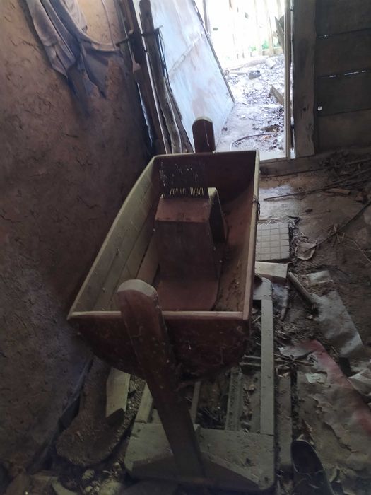 Стара детска дървена люлка