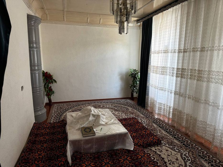 Uch tepa Jurjoniy mahallada uy sotiladi