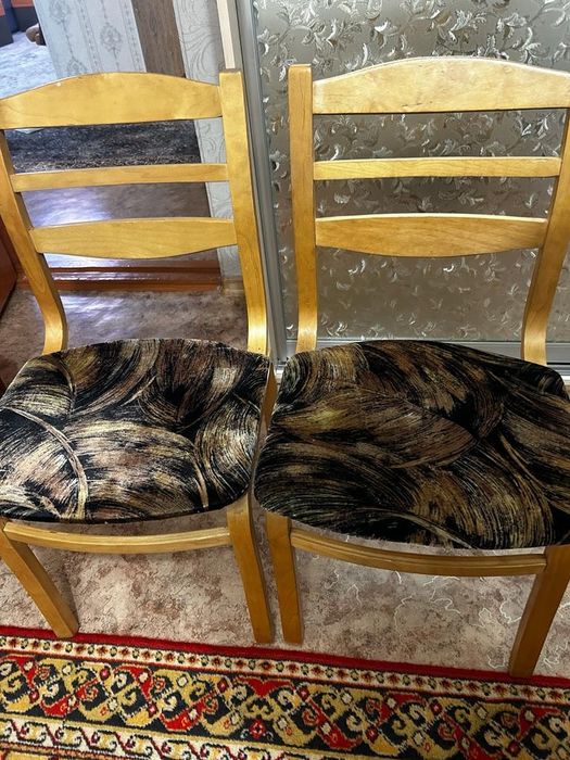 Продам стульчики разное цвета