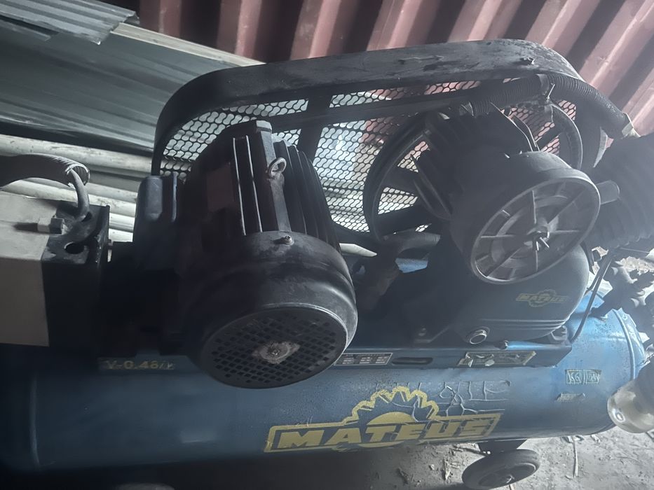 Продам воздушный компрессор .