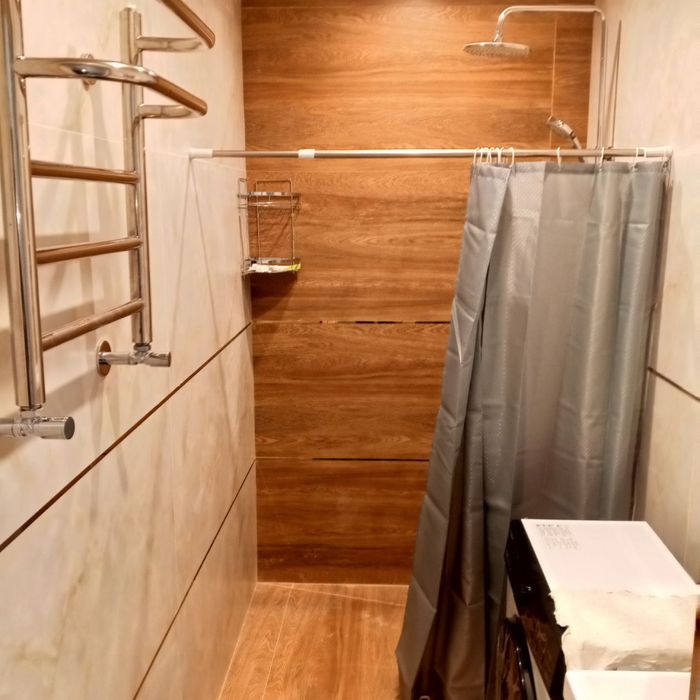 Kvartira qizlarga srochna 100$