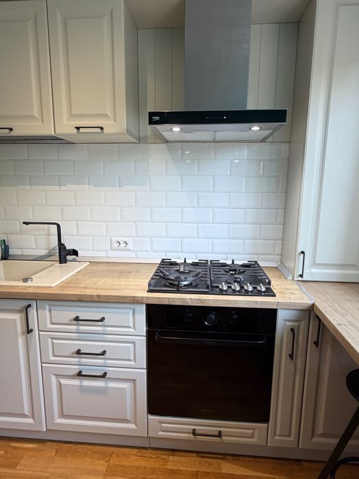 Închiriez apartament