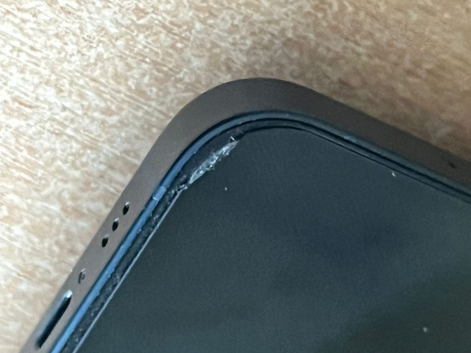 Продам 13 айфон в отличном состоянии