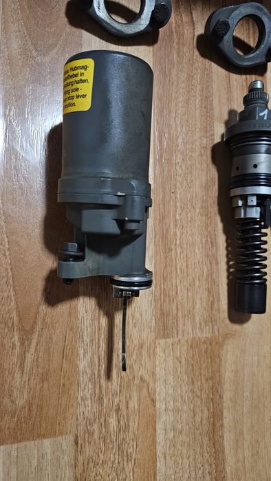 Vând injectoare motor Deutz Bf4m1013EC