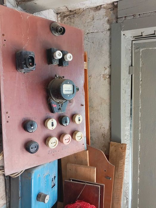 Продам Гараж, чашки-ложки