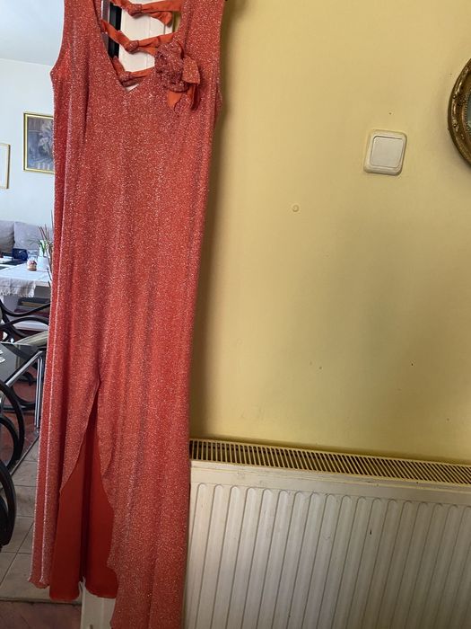 официална рокля подходяща за вечерни събития