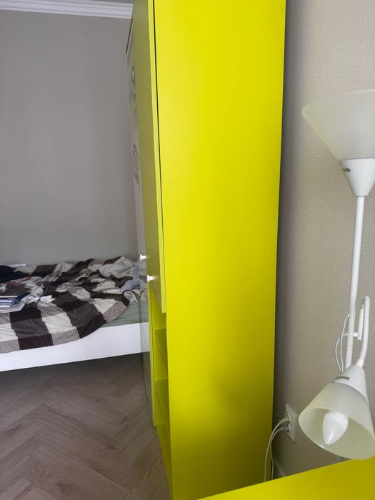 Продам стол и шкаф за 30 000!!!