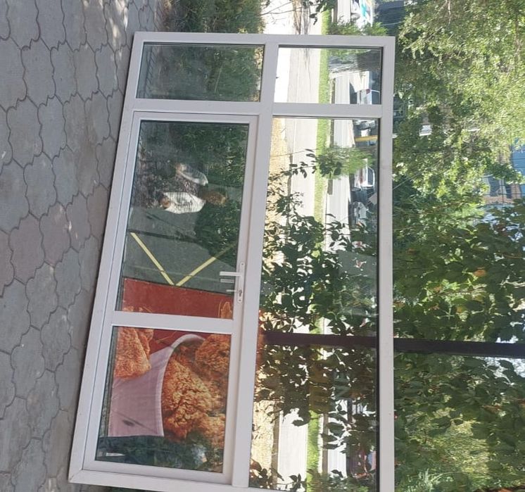 Пластиковый дверь