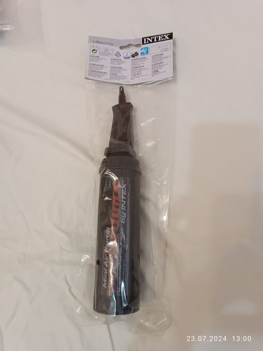 Бассейн детский и насос надувной.