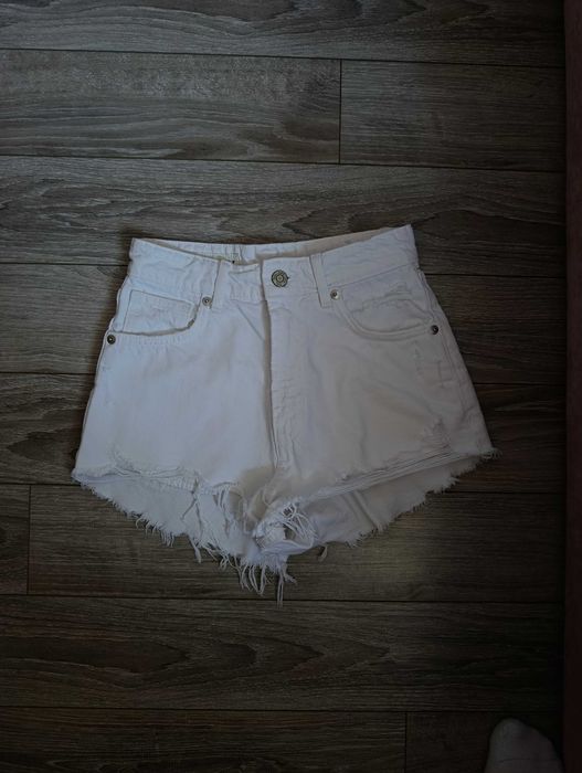 белые шорты зара