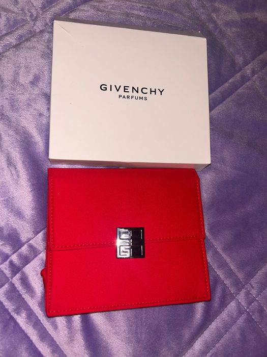 Givenchy несисер нов