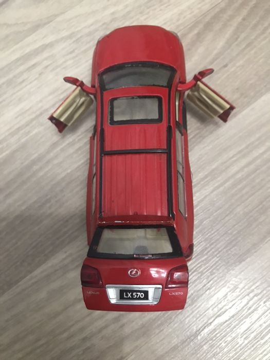 Продам коллекционную машинку