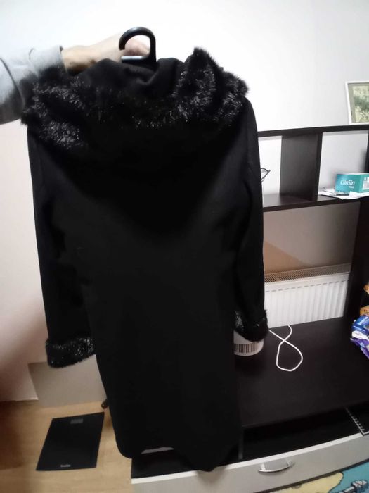 Palton nou, stofa neagra cu guler tip sal,