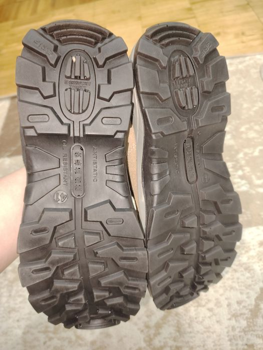 Продам мужские кроссовки