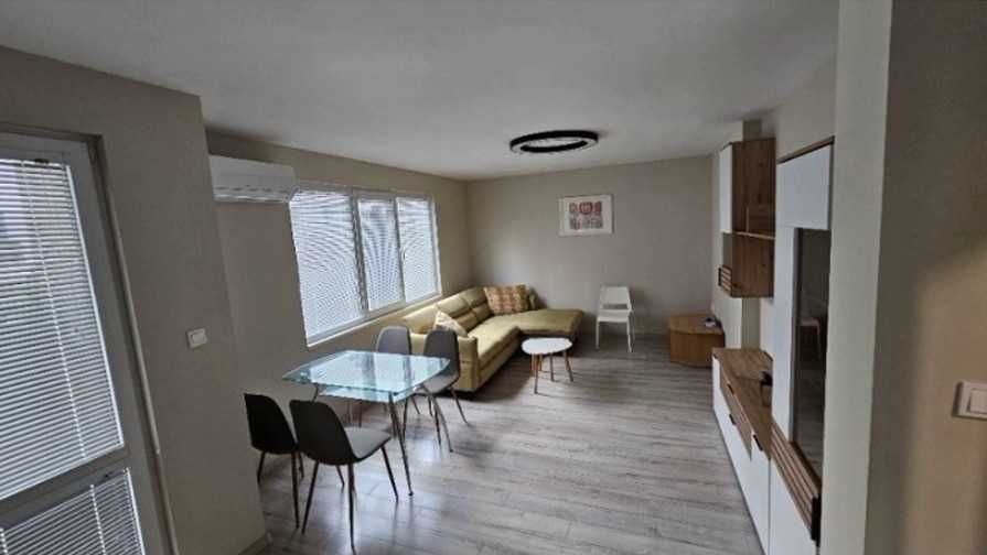 Дава се под наем Двустаен апартамент в София, Изток - 75 кв.м за 714 € - Снимка #1