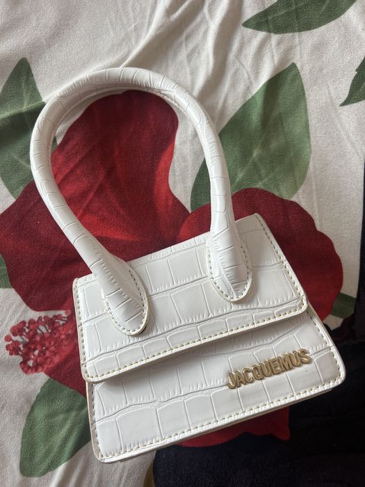 Jacquemus, Armani Jeans, Parfois, Adidas, Chanel