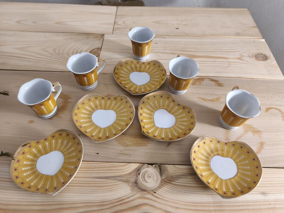 Vând set unicat ceramica forma inima cesti farfurii