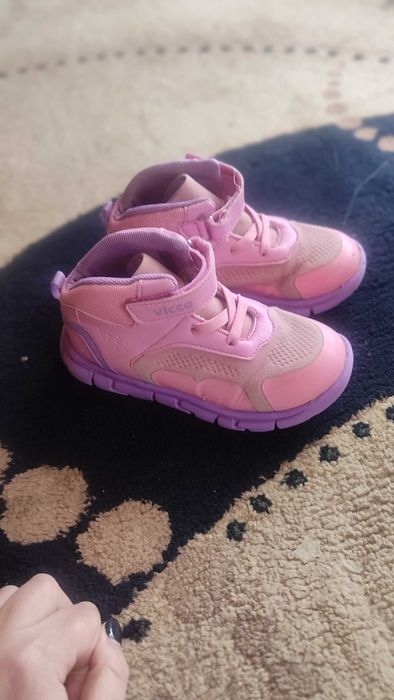 Продам ботинки на девочку фирма Vikko