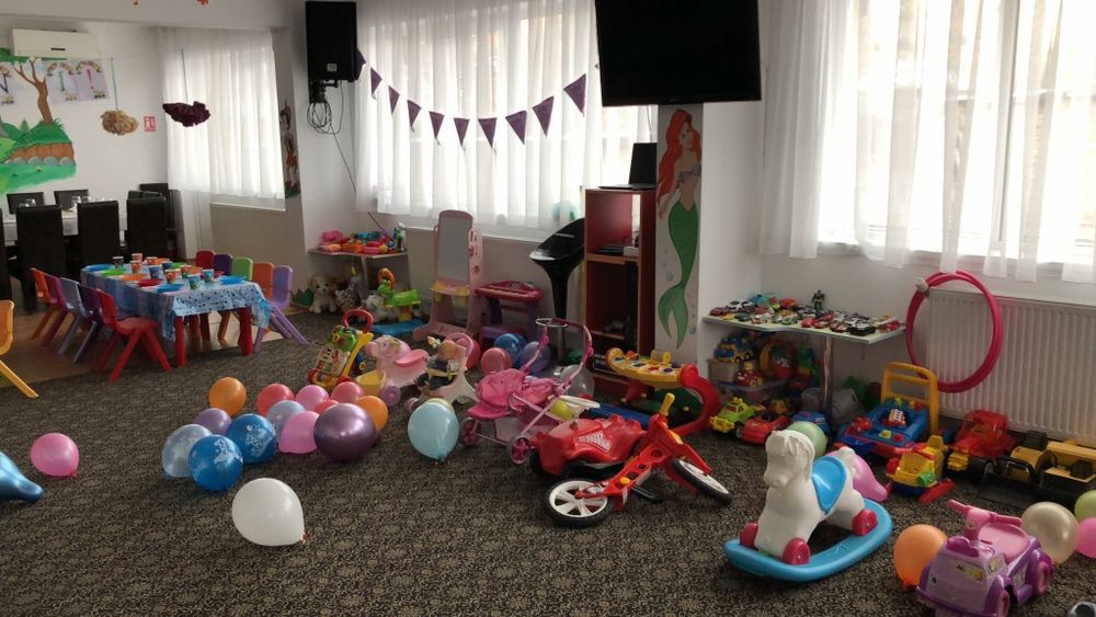 Tobogan , spațiu joacă